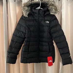 The north face Gottman jacket ll in black size small new with tags.